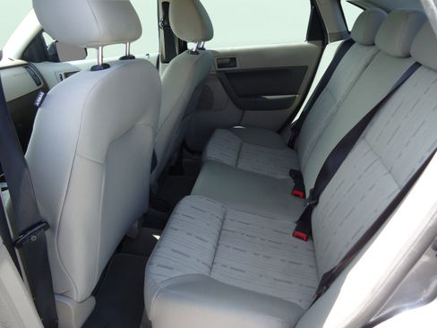 Used 2010 Ford Focus SE FWD image 23