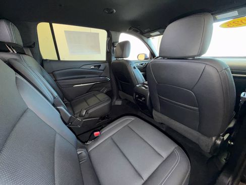 Used 2025 Chevrolet Traverse LT image 23