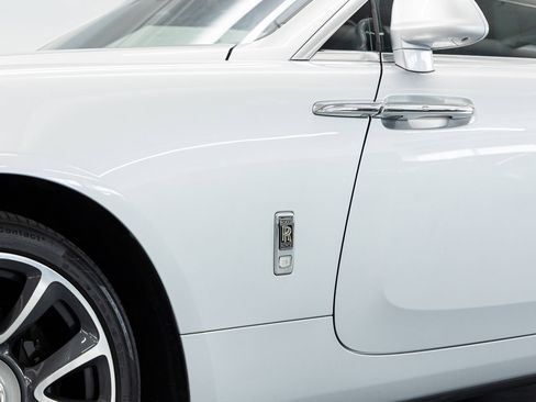 Used 2017 Rolls-Royce Dawn RWD image 11