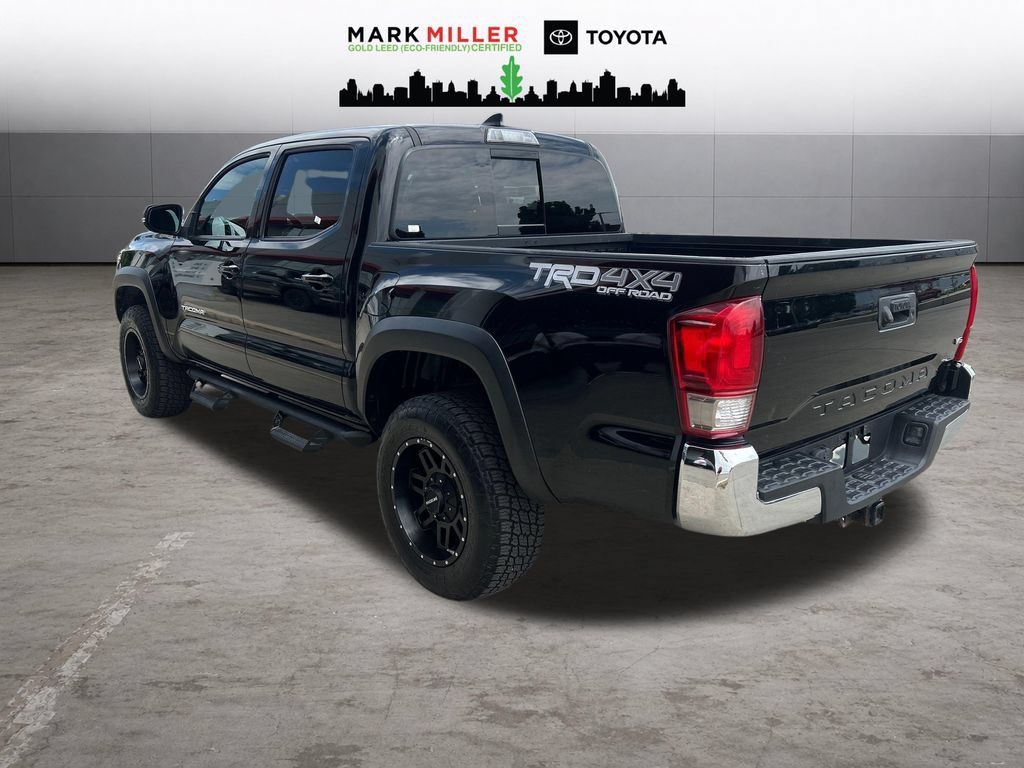 Used 2017 Toyota Tacoma TRD Off-Road w/ Tow Package (A/T) AWD/4WD image 3