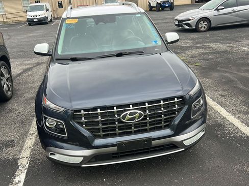 Used 2024 Hyundai Venue Limited FWD image 6