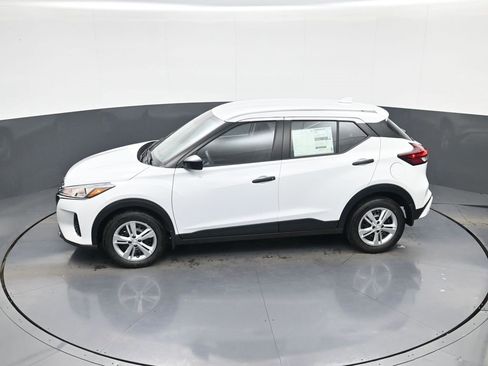 New 2025 Nissan Kicks Play S image 28