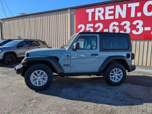 Used 2023 Jeep Wrangler Sport S image 2