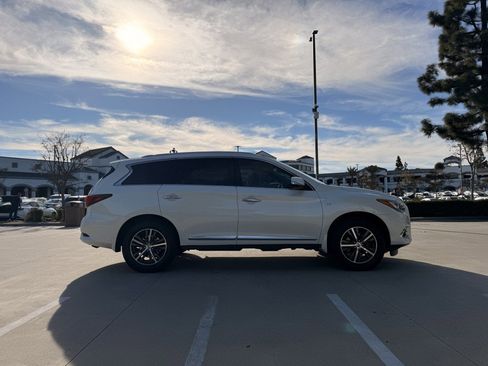 Used 2017 INFINITI QX60 FWD w/ Premium Plus Package image 3
