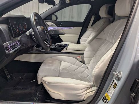 Used 2023 BMW 760i xDrive w/ Luxury Rear Seating Package AWD/4WD image 9