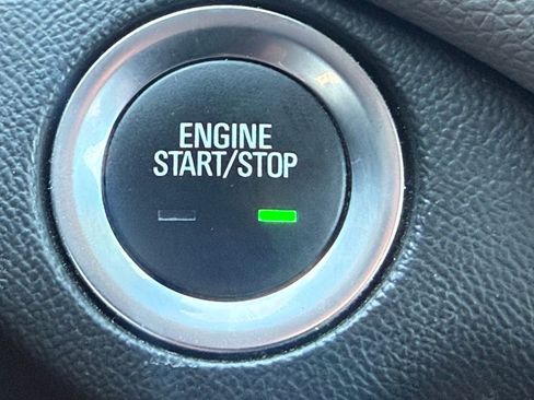Used 2020 Chevrolet Equinox LS FWD image 23