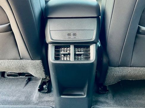 Used 2025 Chevrolet Equinox LT w/ Convenience Package II image 36