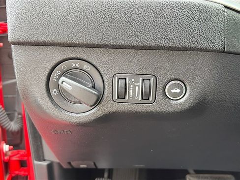 Used 2020 Dodge Charger SXT w/ Leather Interior Group RWD image 10