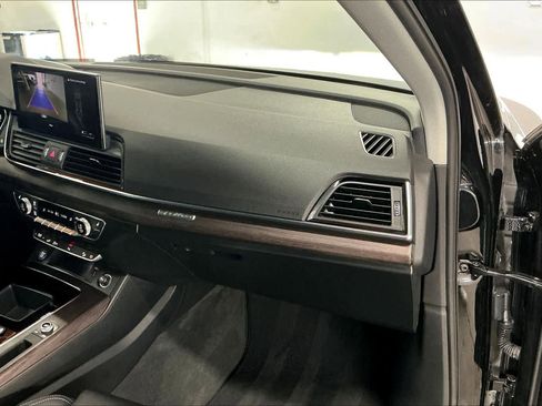 Used 2022 Audi Q5 e Premium w/ Convenience Package image 18