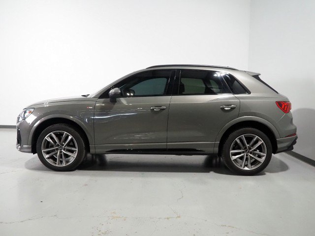 Used 2023 Audi Q3 quattro 2.0T Premium w/ Black Optic Sport Package AWD/4WD image 9