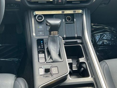 Used 2024 Lexus GX 550 w/ Accessory Package (2T) AWD/4WD image 25