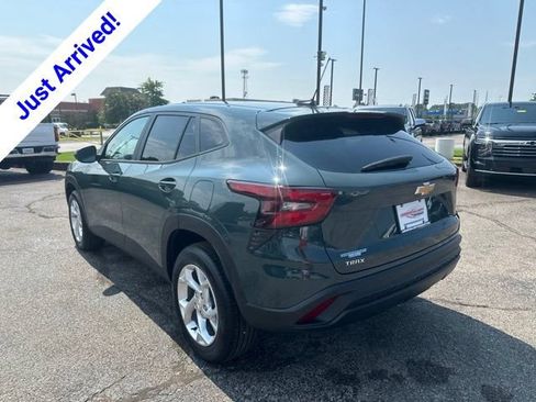 New 2026 Chevrolet Trax LS w/ LS Convenience Package FWD image 5