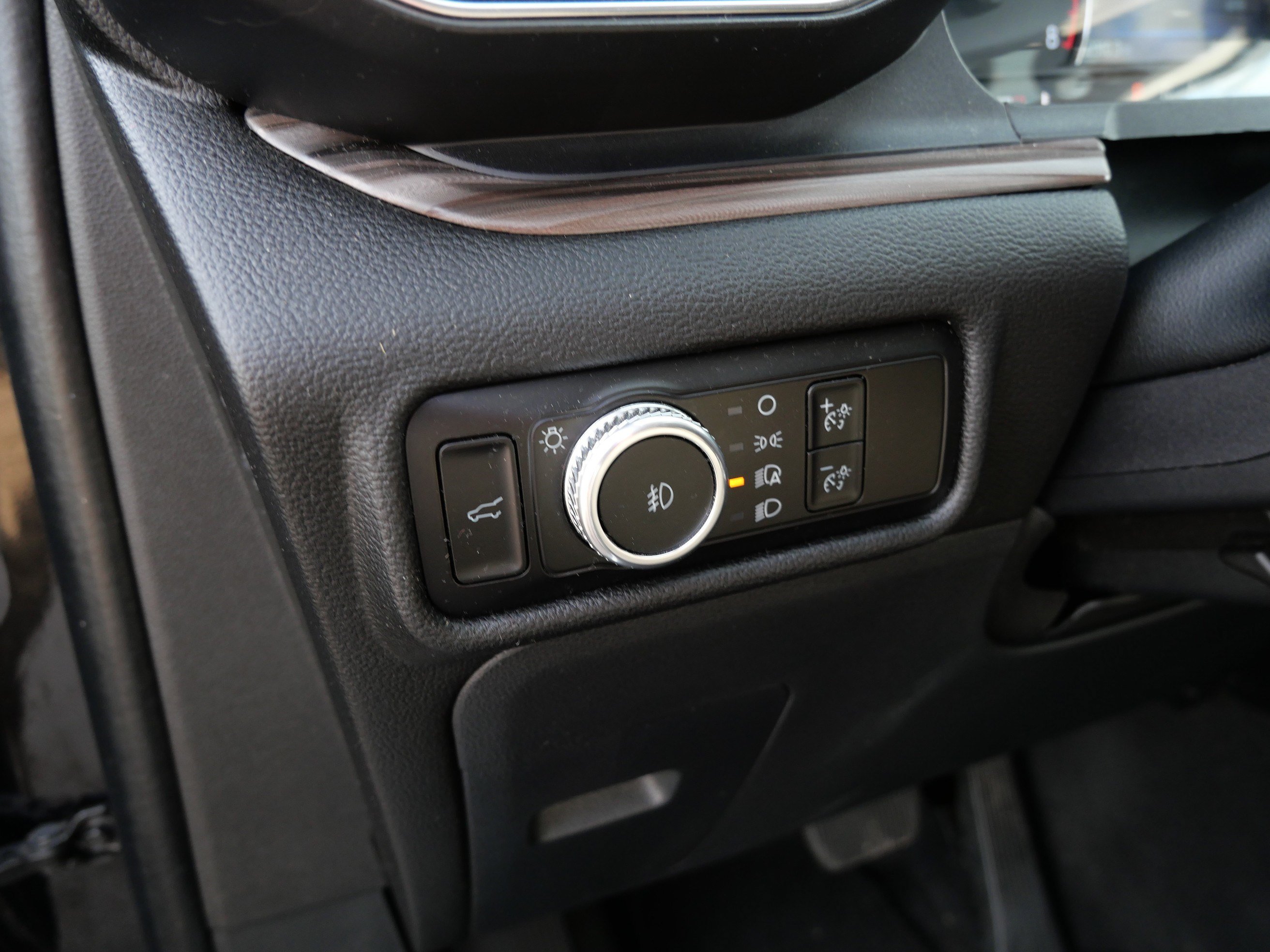 Used 2023 Ford Explorer Limited AWD/4WD image 23