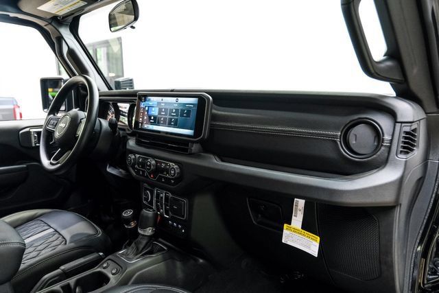 Used 2025 Jeep Gladiator Sport AWD/4WD image 18