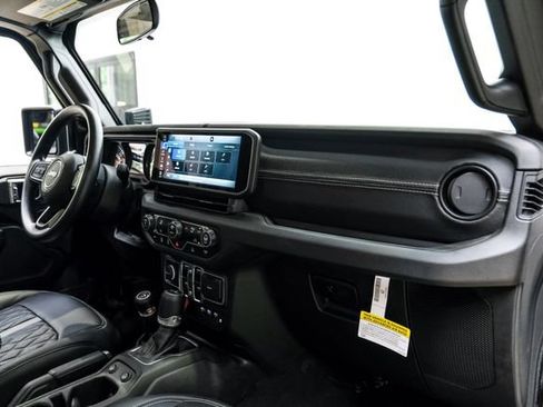 Used 2025 Jeep Gladiator Sport AWD/4WD image 18