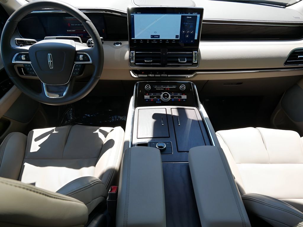 Used 2024 Lincoln Navigator Reserve AWD/4WD image 14