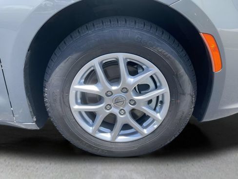 Used 2023 Chrysler Pacifica Touring-L FWD image 31