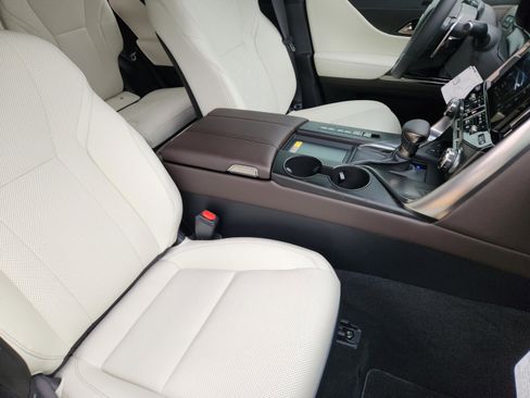 New 2026 Lexus LX 600 4WD w/ Luxury Package image 9