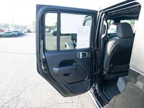 Certified 2024 Jeep Gladiator Rubicon w/ Technology Group image 11