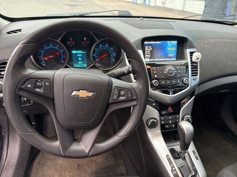 Used 2016 Chevrolet Cruze LT image 17
