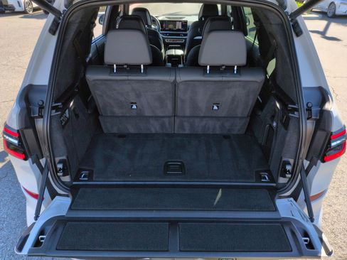Used 2025 BMW X7 M60i w/ Executive Package image 33