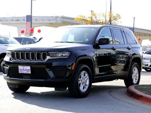Used 2024 Jeep Grand Cherokee Laredo image 7