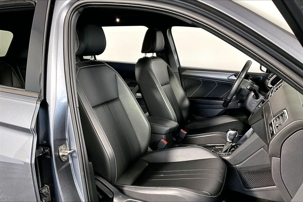 Used 2023 Volkswagen Tiguan SE R-Line FWD image 7