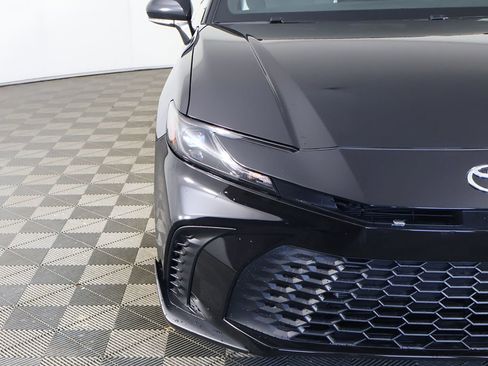 Used 2025 Toyota Camry SE image 11