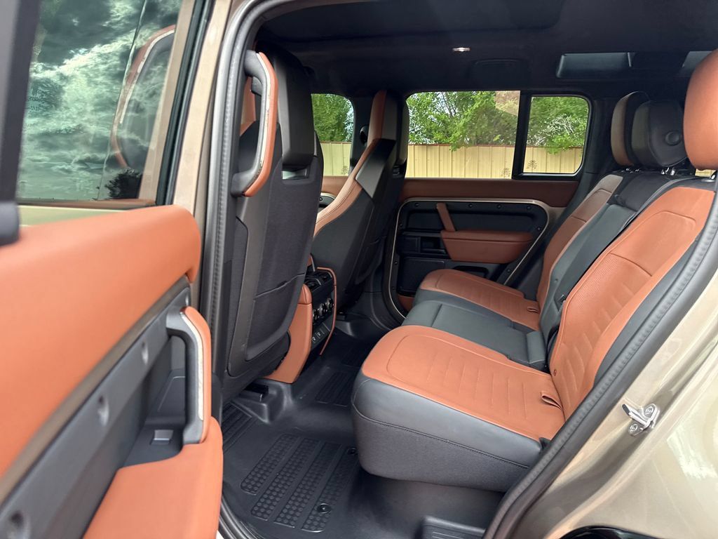 Used 2025 Land Rover Defender 110 AWD/4WD image 22