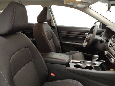 Used 2024 Nissan Altima 2.5 SV image 21