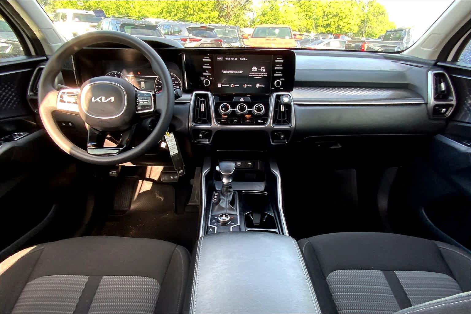 Used 2023 Kia Sorento LX AWD/4WD image 15