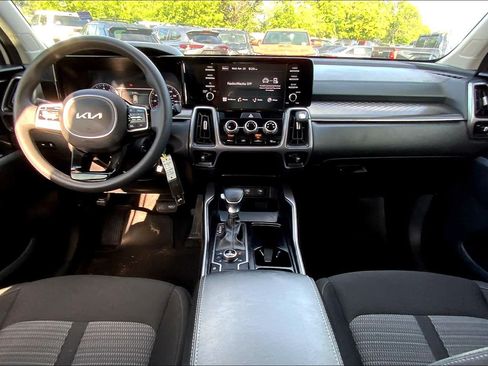 Used 2023 Kia Sorento LX AWD/4WD image 15