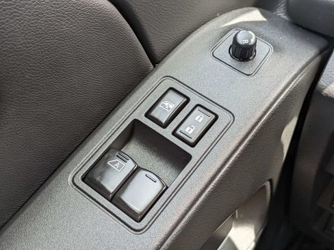 Used 2025 Nissan Frontier SV RWD image 21
