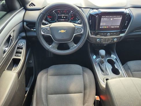 Used 2023 Chevrolet Traverse LT image 17