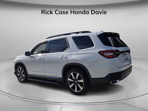 Used 2024 Honda Pilot Elite image 8