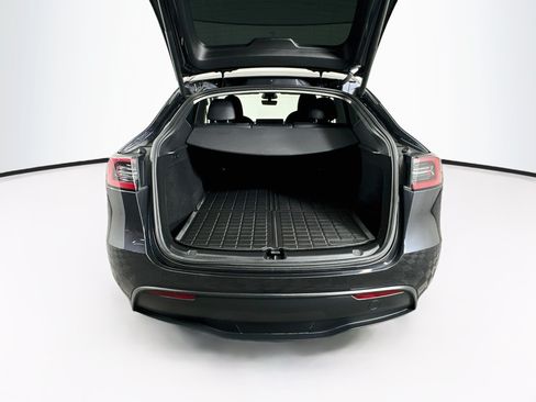 Used 2024 Tesla Model Y Long Range AWD/4WD image 30