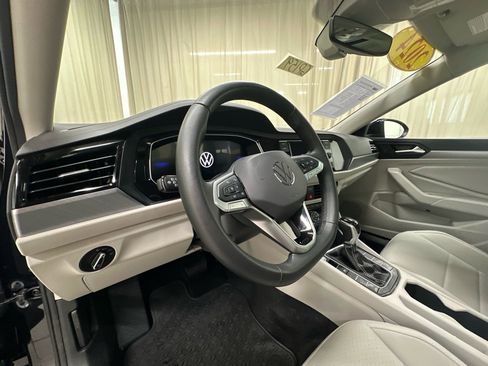 Used 2024 Volkswagen Jetta SE image 23