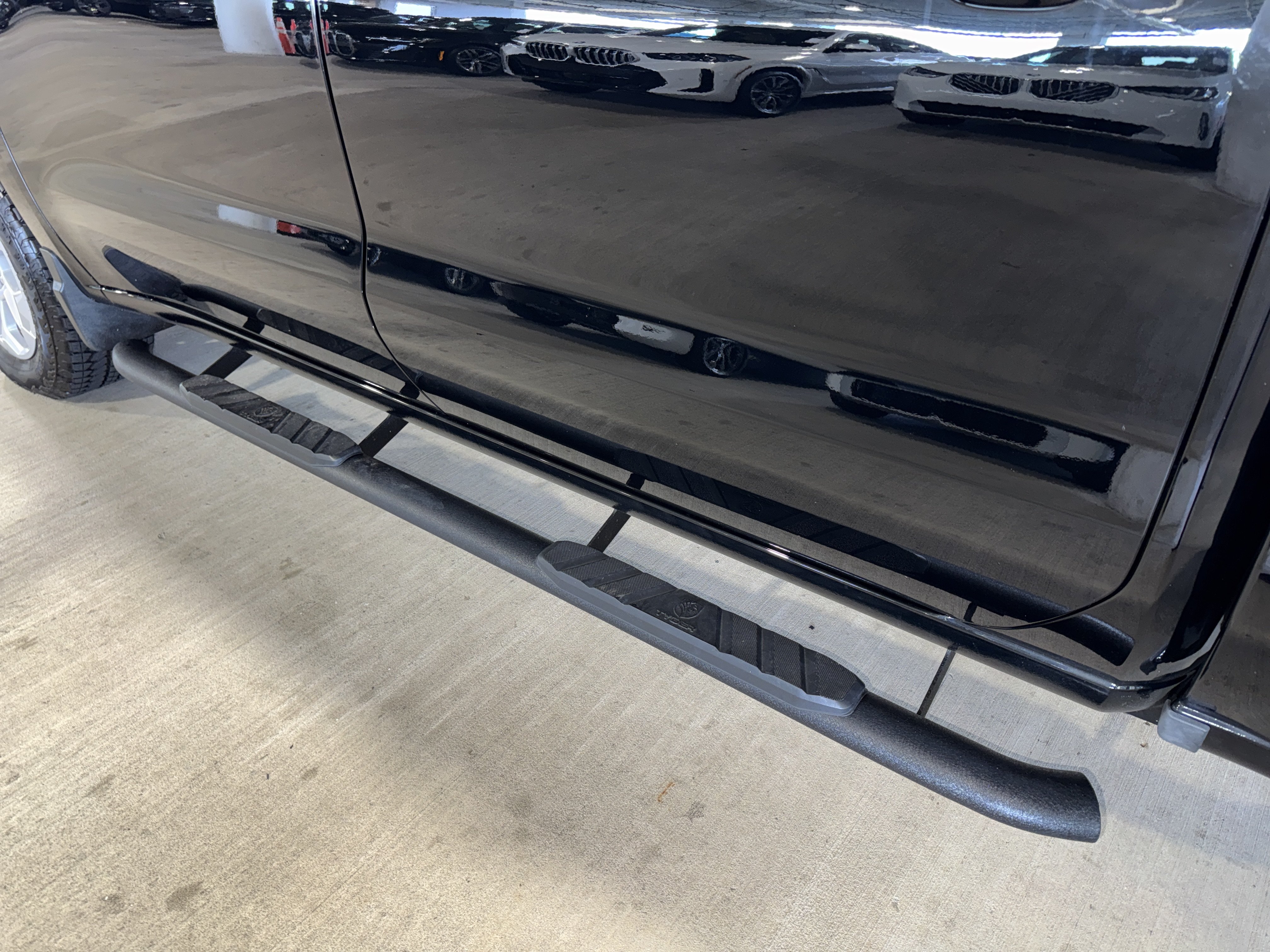 Used 2025 Chevrolet Silverado 1500 LTZ w/ LTZ Premium Package AWD/4WD image 39