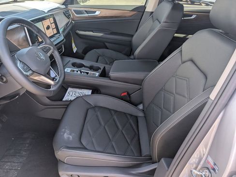 Used 2025 Volkswagen Atlas SE image 11