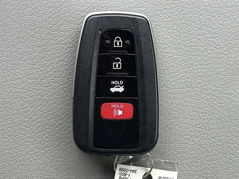 Used 2018 Toyota Camry SE FWD image 21
