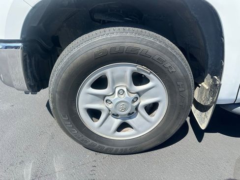 Used 2017 Toyota Tundra SR5 w/ SR5 Upgrade Package image 6