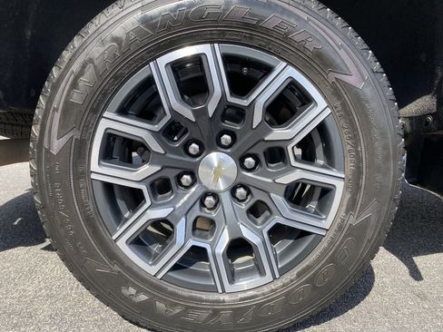 Used 2023 Chevrolet Colorado LT w/ LT Convenience Package III image 43