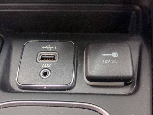 Certified 2021 Jeep Cherokee Latitude Plus image 22