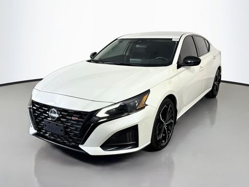 Used 2023 Nissan Altima 2.5 SR FWD image 4