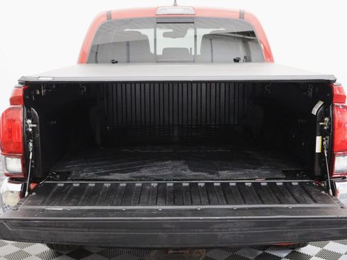 Used 2019 Toyota Tacoma SR5 AWD/4WD image 30