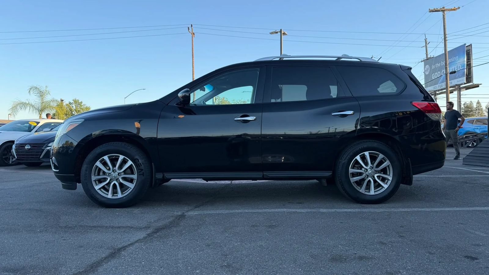 Used 2014 Nissan Pathfinder SV w/ Trailer Tow Package AWD/4WD image 7