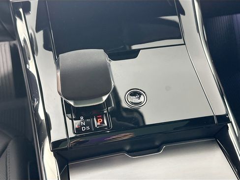 Certified 2025 Land Rover Range Rover Sport SE image 18