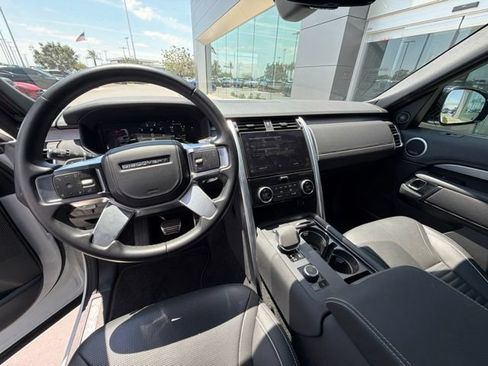 Used 2023 Land Rover Discovery HSE R-Dynamic AWD/4WD image 7