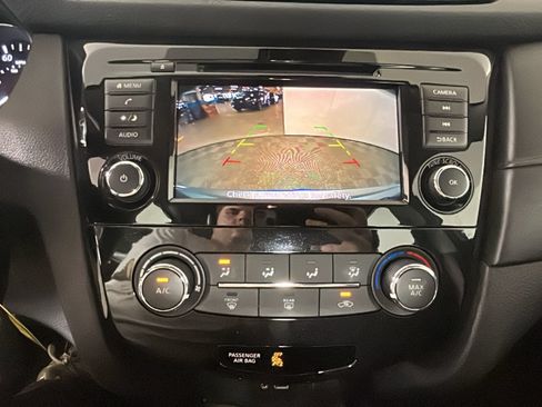Used 2020 Nissan Rogue S FWD image 27