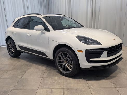 Used 2025 Porsche Macan image 7
